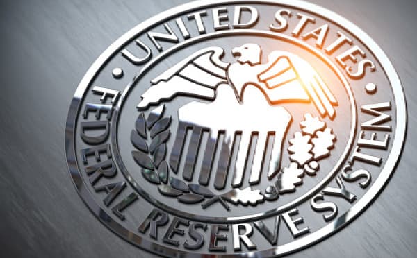 Comparação das decisões de política monetária do Fed e do Copom na Super Quarta de junho de 2026 e suas implicações para investimentos