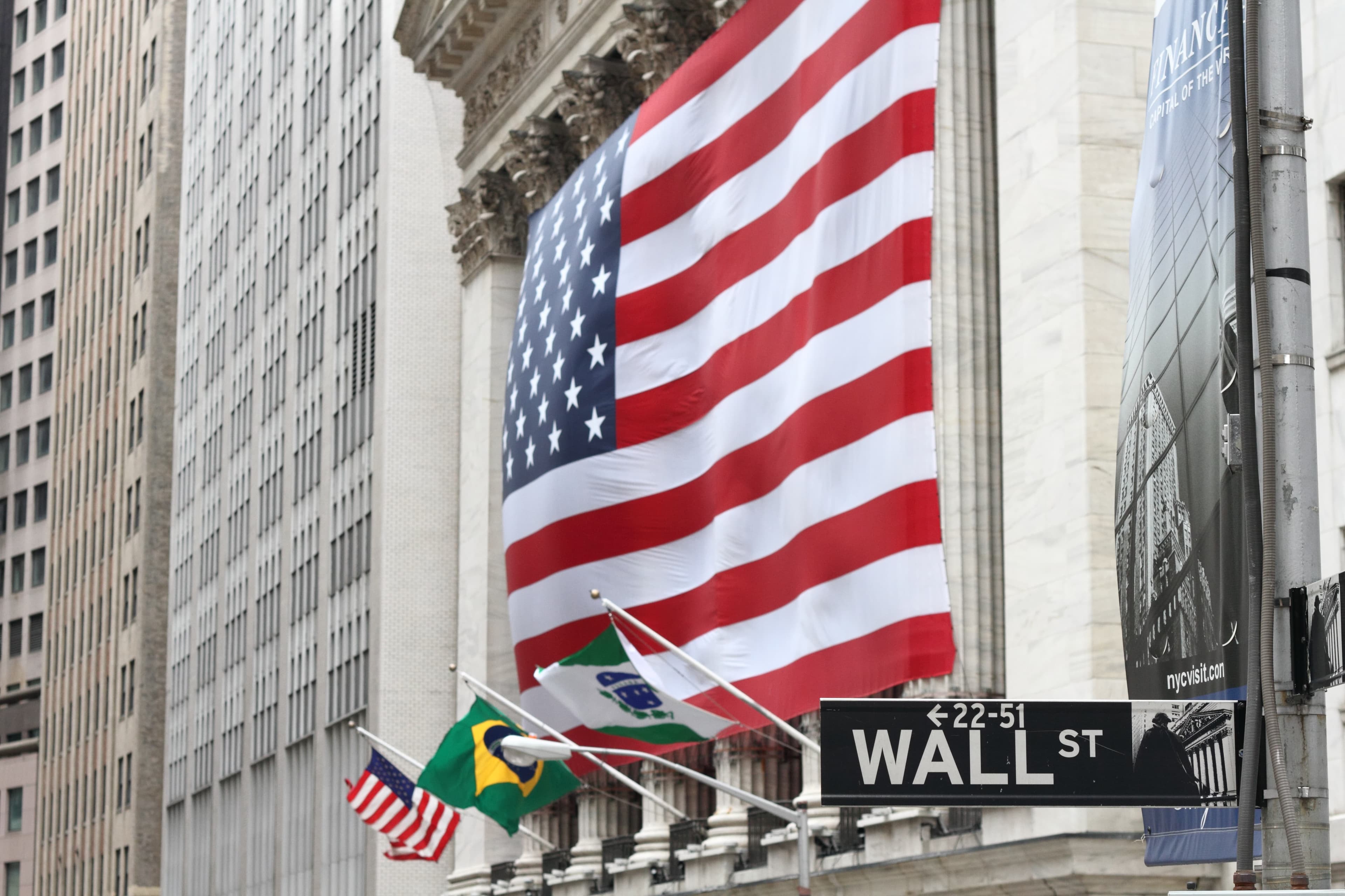 Representação dos ciclos econômicos longos e vigorosos dos Estados Unidos em comparação com mercados emergentes como o Brasil — e as oportunidades de investimento que essa diferença cria