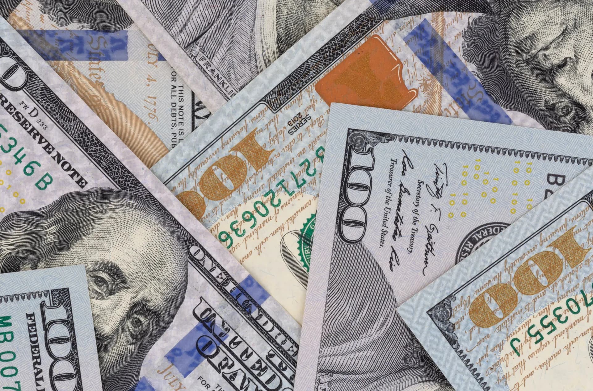 Estoque de dólar recentemente impresso, representando a maior procura pela moeda americana, efeito da sua recuperação / reversão da tese do dólar fraco
